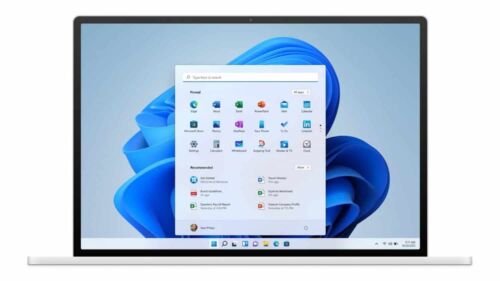 Windows 11 desktop showing snap layouts and widgets